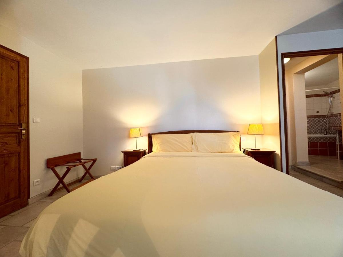 เรอแล ดู ซีล็องซ์ เลอ เรอแล เดอ แซ็ง เพรย Hotel Saint-Preuil ภายนอก รูปภาพ